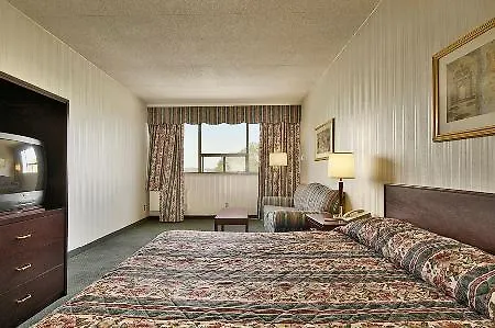 Toronto Plaza Airport Hotel