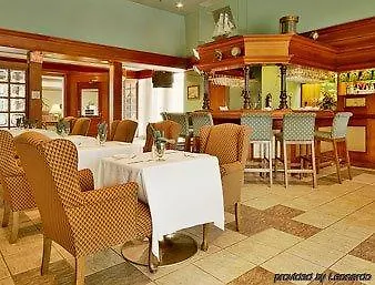 Toronto Plaza Airport Hotel