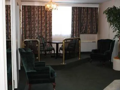 Toronto Plaza Airport Hotel