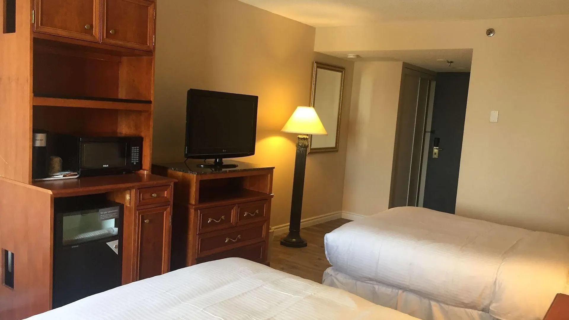 Toronto Plaza Airport Hotel