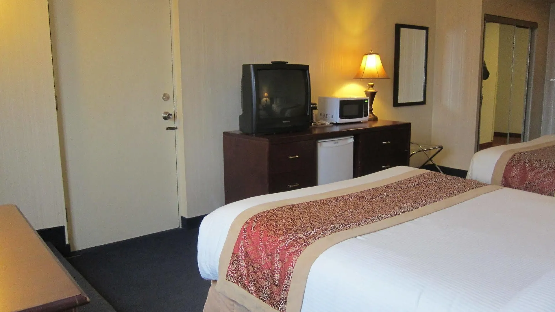 Toronto Plaza Airport Hotel